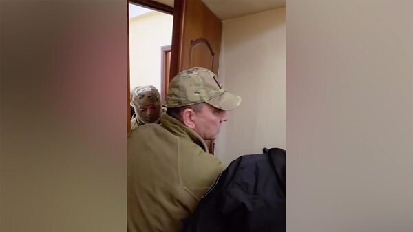 Силовики ворвались в мэрию Гюмри, возможна попытка задержания мэра - видео - Sputnik Армения