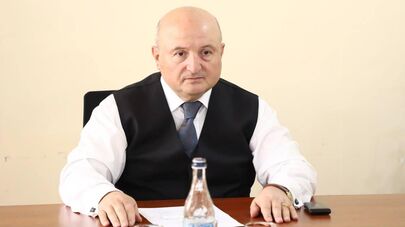 Мэр Гюмри Вардан Гукасян во время встречи с жителями общины (20 сентября 2025). Гюмри