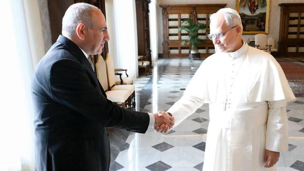 Премьер-министр Никол Пашинян на встрече с Папой Римским Львом XIV (20 октября 2025). Ватикан - Sputnik Армения