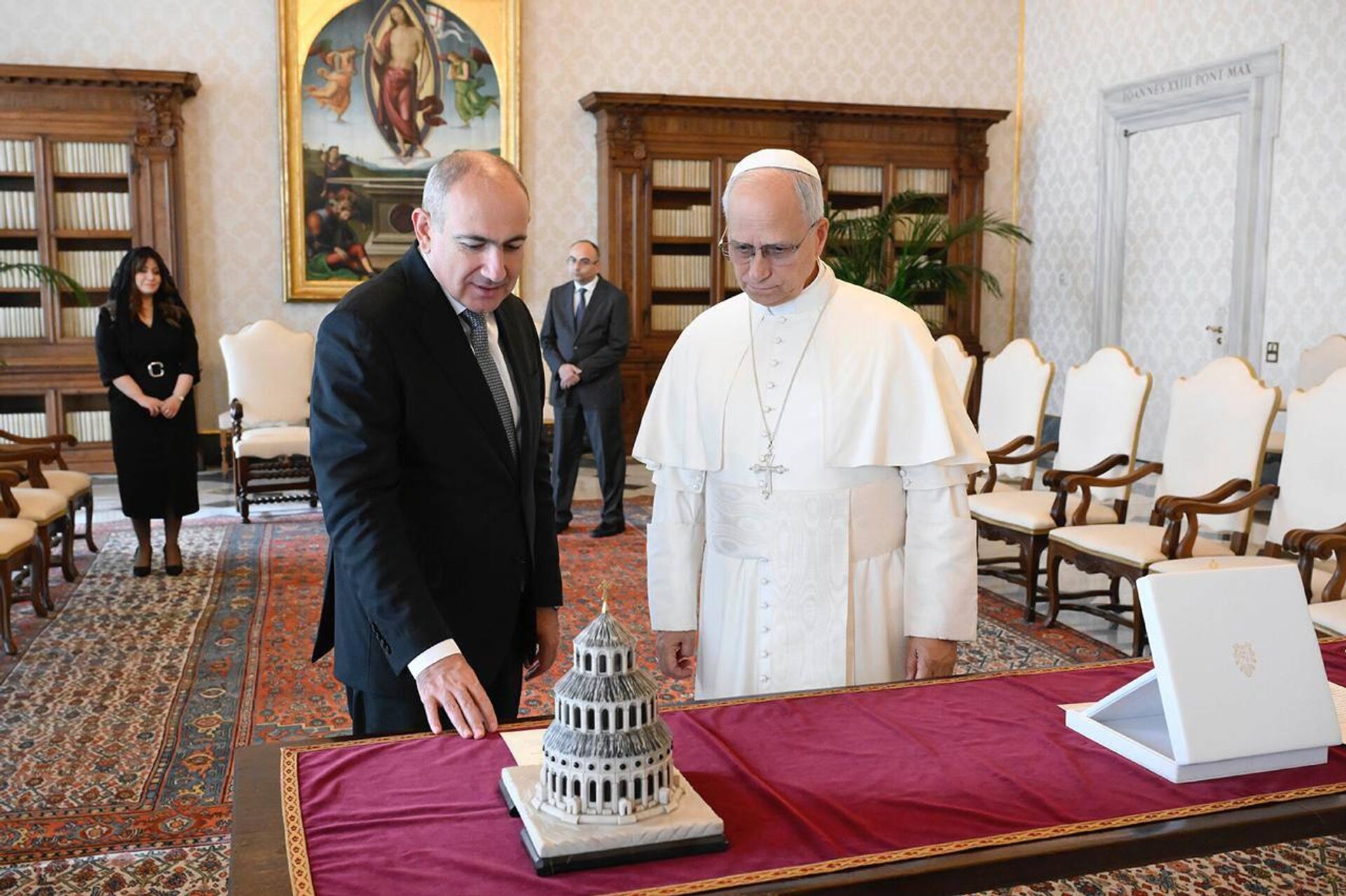 Премьер-министр Никол Пашинян на встрече с Папой Римским Львом XIV (20 октября 2025). Ватикан - Sputnik Армения, 1920, 20.10.2025
