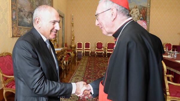 Встреча премьер-министра Никола Пашиняна и государственного секретаря Святого Престола кардинала Пьетро Паролина (20 октября 2025). Ватикан - Sputnik Армения