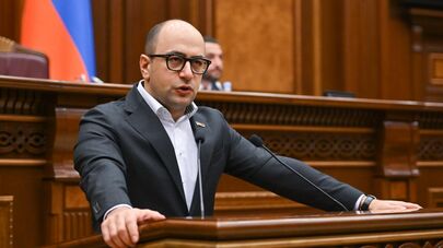 Депутат Айк Мамиджанян на заседании Национального собрания РА (21 октября 2025). Еревaн
