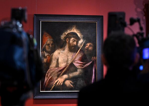 1927 թվականի ապրիլի 24-ին Մոսկվայի Պուշկինի անվան կերպարվեստի թանգարանից անհետացան գեղարվեստական մեծ արժեք ունեցող հինգ նկարներ: Գողոնի որոնումը տևեց մի քանի տարի։ Ամենից շատ տուժել էր Տիցիանի «Էկս Նոմո» նկարը, որով գողը փաթաթել էր Ռեմբրանդտի կտավը։ - Sputnik Արմենիա