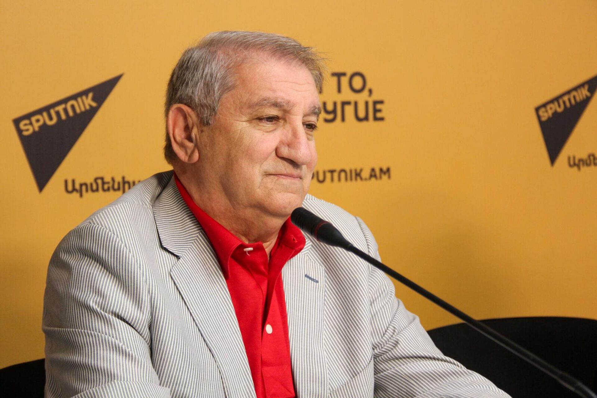 Вардан Товмасян на пресс-конференции, посвященной уникальному мировому проекту Синхронный Мюзикл 9999 (21 октября 2025). Еревaн Вардан Товмасян на пресс-конференции, посвященной уникальному мировому проекту Синхронный Мюзикл 9999 (21 октября 2025). Еревaн - Sputnik Армения, 1920, 21.10.2025