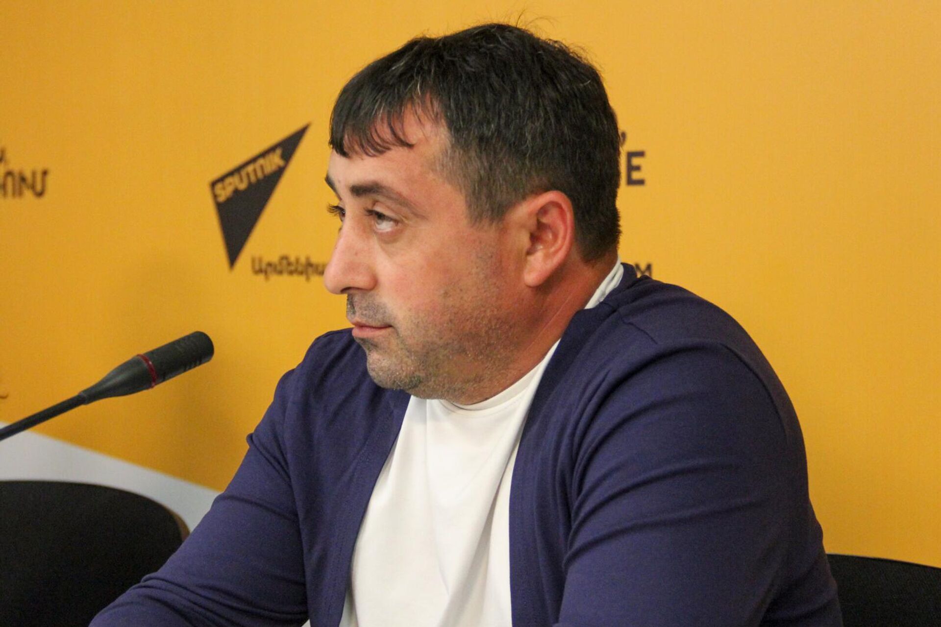 Вардан Петросян на пресс-конференции, посвященной уникальному мировому проекту Синхронный Мюзикл 9999 (21 октября 2025). Еревaн Вардан Петросян на пресс-конференции, посвященной уникальному мировому проекту Синхронный Мюзикл 9999 (21 октября 2025). Еревaн - Sputnik Армения, 1920, 21.10.2025