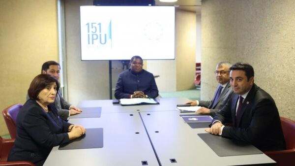 Встреча председателя НС Алена Симоняна и председателя Милли Меджлиса Азербайджана Сахибы Гафаровой (20 октября 2025). Женева - Sputnik Армения