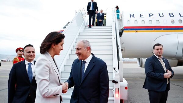 Премьер-министр Никол Пашинян прибыл в Грузию с рабочим визитом (21 октября 2025). Тбилиси - Sputnik Армения