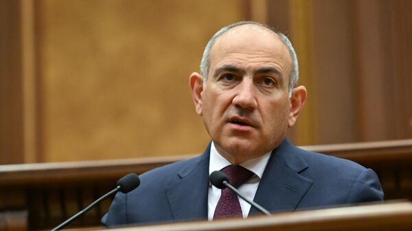 Премьер-министр Никол Пашинян во время правительственного часа в парламенте (22 октября 2025). Еревaн - Sputnik Արմենիա