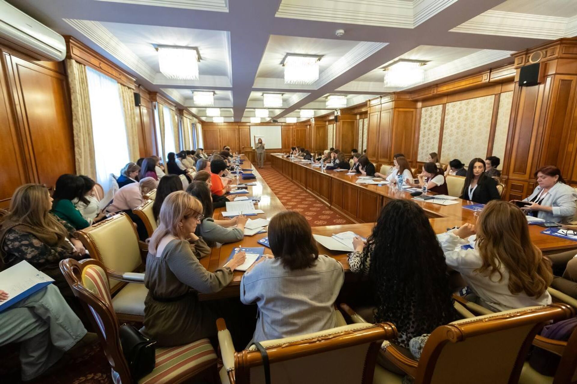 Стартовала программа Школа развития мастерства для учителей русского языка и литературы (22 октября 2025). Цахкадзор - Sputnik Արմենիա, 1920, 22.10.2025