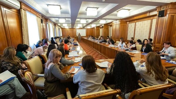 Стартовала программа Школа развития мастерства для учителей русского языка и литературы (22 октября 2025). Цахкадзор - Sputnik Армения