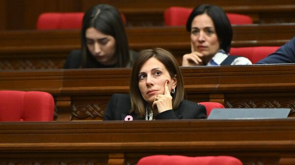Министр здравоохранения Анаит Аванесян во время правительственного часа в парламенте (22 октября 2025). Еревaн - Sputnik Армения