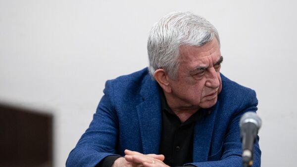 Третий президент Армении Серж Саргсян во время судебного заседания (22 октября 2025). Еревaн - Sputnik Армения