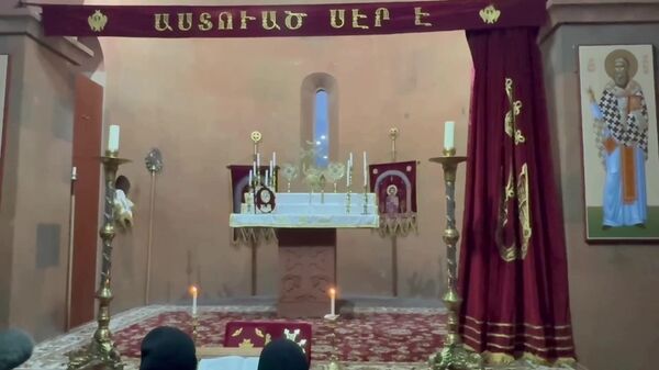 Միասնական աղոթք կալանավորված Մկրտիչ սրբազանի և դիվանապետ Գարեգին Արսենյանի համար: - Sputnik Արմենիա