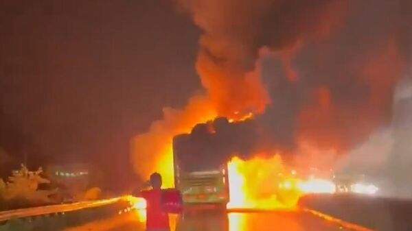 Հնդկաստանում ավտոբուսի և մոտոցիկլետի բախման հետևանքով 20 մարդ է այրվել - Sputnik Արմենիա