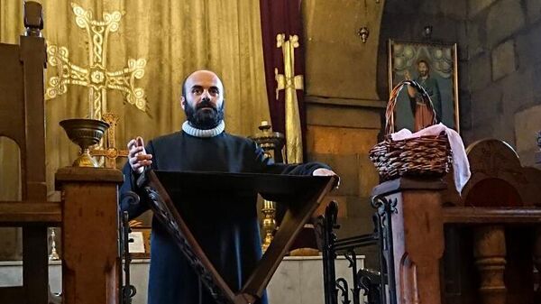 Настоятель церкви Святой Троицы отец Усик Дохолян - Sputnik Արմենիա