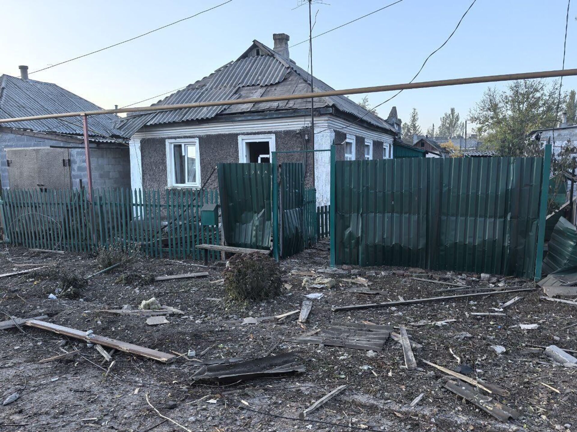 Последствия обстрела ВСУ города Ясиноватая (26 октября 2025). ДНР - Sputnik Արմենիա, 1920, 26.10.2025