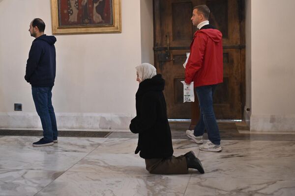 Католикос Гарегин II проводит воскресную литургию (26 октября 2025). Эчмиадзин Католикос Гарегин II проводит воскресную литургию (26 октября 2025). Эчмиадзин - Sputnik Армения