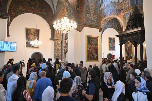 Католикос Гарегин II проводит воскресную литургию (26 октября 2025). Эчмиадзин Католикос Гарегин II проводит воскресную литургию (26 октября 2025). Эчмиадзин - Sputnik Армения