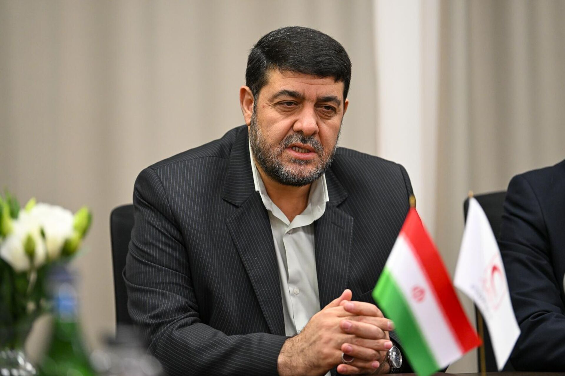 Пресс-конференция президента Армянского общества Красного Креста Давида Нерсисяна и президента Иранского Красного Полумесяца доктора Пирхоссейна Коливанда (28 октября 2025). Еревaн - Sputnik Արմենիա, 1920, 28.10.2025