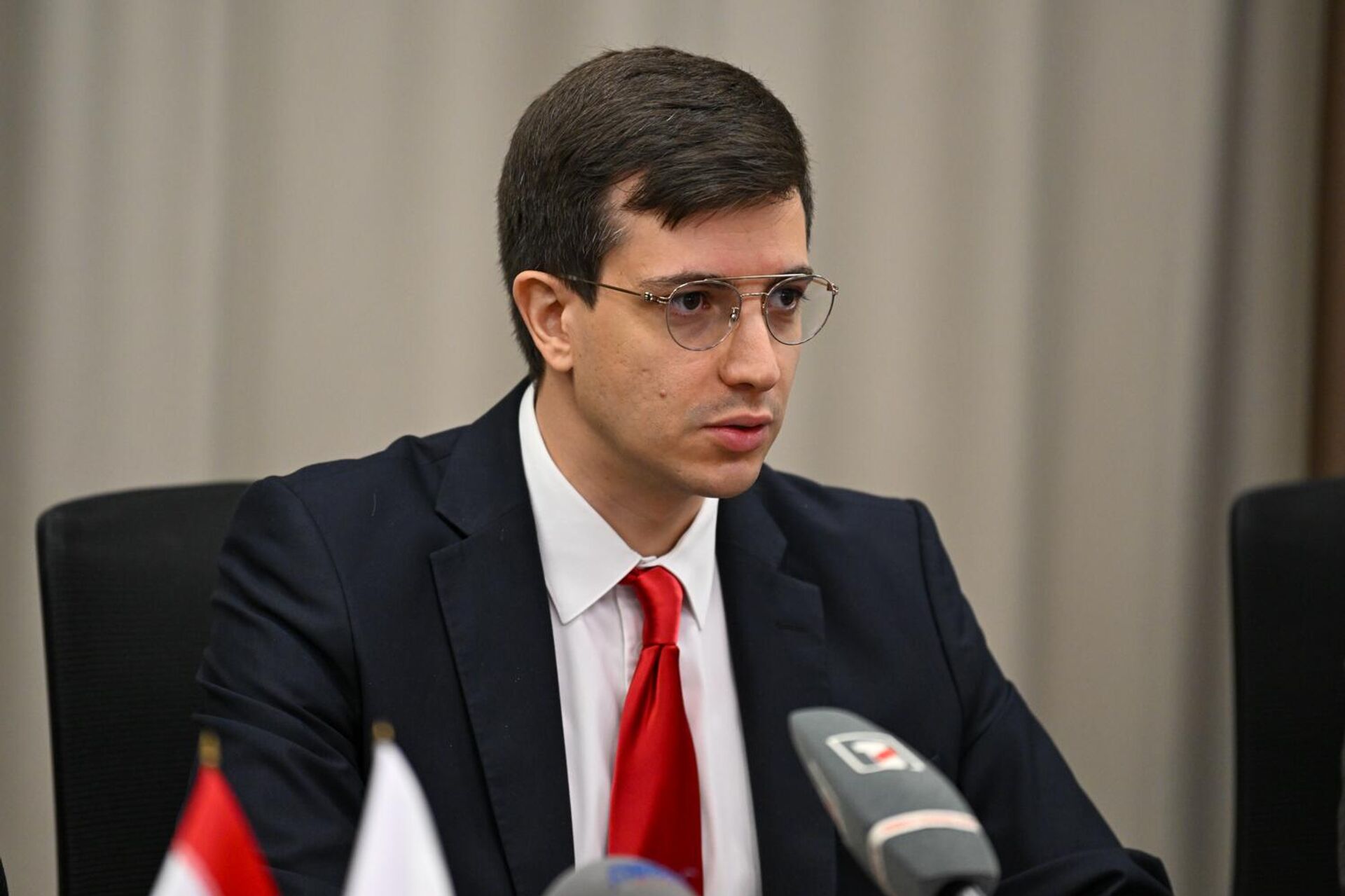 Пресс-конференция президента Армянского общества Красного Креста Давида Нерсисяна и президента Иранского Красного Полумесяца доктора Пирхоссейна Коливанда (28 октября 2025). Еревaн - Sputnik Армения, 1920, 28.10.2025