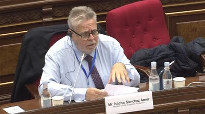 Начо Санчес Амор на заседании Комитета по политическим вопросам, правам человека и демократии "Евронет" (28 октября 2025). Еревaн