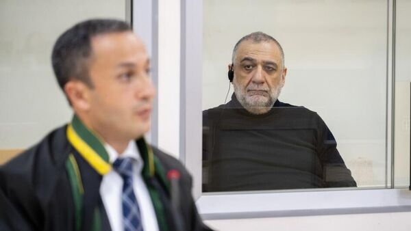 Рубен Варданян во время суда (28 октября 2025). Баку - Sputnik Армения