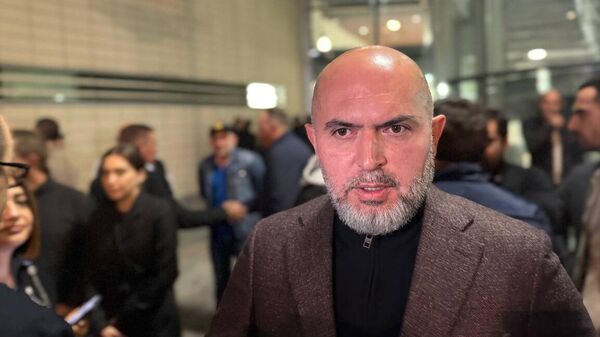 Армен Ашотян в аэропорту Звартноц (28 октября 2025). Еревaн - Sputnik Армения