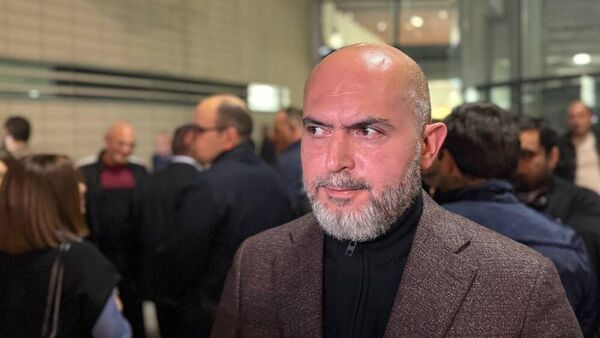 Армен Ашотян в аэропорту Звартноц (28 октября 2025). Еревaн - Sputnik Армения