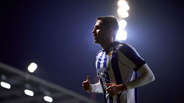 Полузащитник ФК Реал Сосьедад Арсен Захарян во время футбольного матча первого раунда Кубка Испании между Негрейрой и Реалом Сосьедадом (28 октября 2025). Ла-Корунья - Sputnik Армения