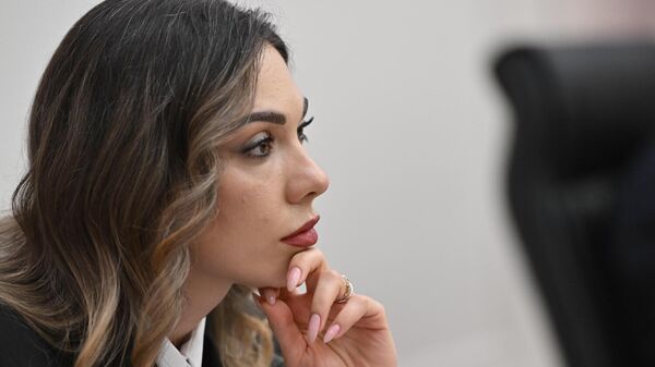 Министр юстиции Србуи Галян во время заседания постоянных комиссий НС по обсуждению госбюджета 2026 (29 октября 2025). Еревaн - Sputnik Армения