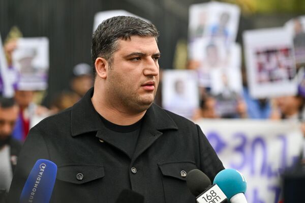 Акция протеста у здания Национального собрания (29 октября 2025). Еревaн - Sputnik Армения