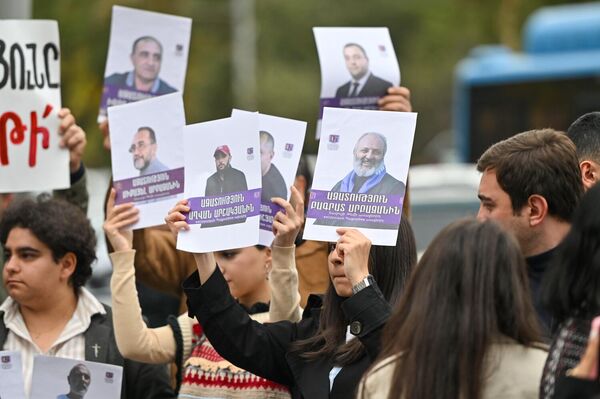 Акция протеста у здания Национального собрания (29 октября 2025). Еревaн - Sputnik Армения