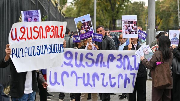 ԱԺ-ի մոտ բողոքի ակցիա է` ի պաշտպանություն ՀՀ–ում պահվող քաղբանտարկյալների և Բաքվում պահվող գերիների - Sputnik Արմենիա