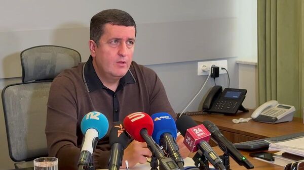 Давид Казинян отвечает на вопросы журналистов (29 октября 2025). Еревaн - Sputnik Армения