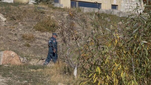 Спасатели в поисках пропавшего Тиграна Ованесова в селе Цапатаг  - Sputnik Армения