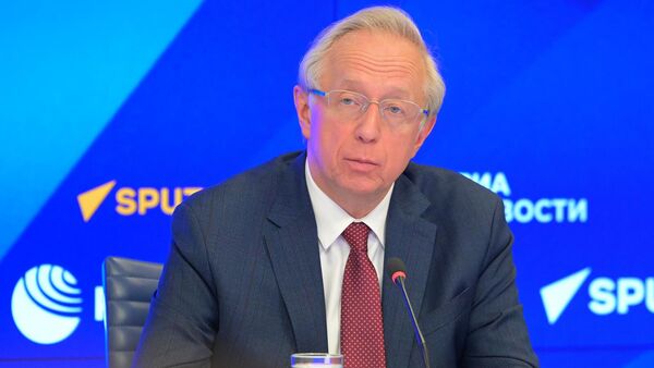 Замминистра иностранных дел РФ Михаил Галузин во время видеомоста по теме международного фестиваля Народы России и СНГ (29 октября 2025). Москвa - Sputnik Армения