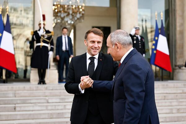 Փաշինյանը Փարիզում հանդիպել է Մակրոնի հետ - Sputnik Արմենիա