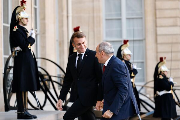 Փաշինյանը Փարիզում հանդիպել է Մակրոնի հետ - Sputnik Արմենիա