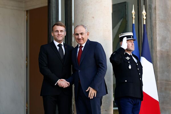 Փաշինյանը Փարիզում հանդիպել է Մակրոնի հետ - Sputnik Արմենիա