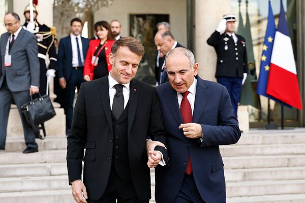 Փաշինյանը Փարիզում հանդիպել է Մակրոնի հետ - Sputnik Արմենիա