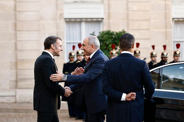 Փաշինյանը Փարիզում հանդիպել է Մակրոնի հետ - Sputnik Արմենիա