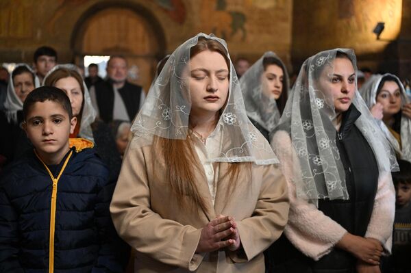 Միասնական աղոթք Օշականի եկեղեցում - Sputnik Արմենիա