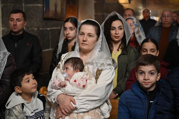 Միասնական աղոթք Օշականի եկեղեցում - Sputnik Արմենիա