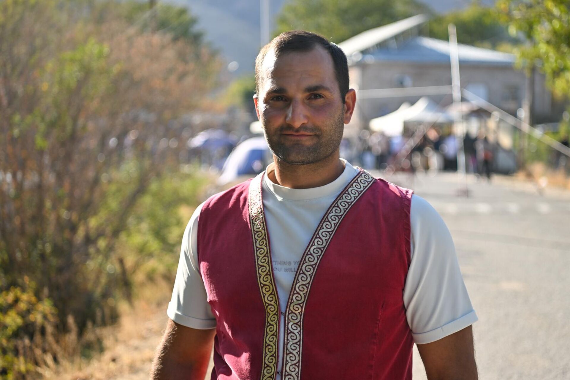 Канатоходец Мамикон Папикян перед началом представления - Sputnik Արմենիա, 1920, 31.10.2025