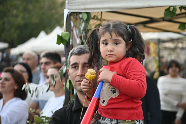 Երեխաները փահլևան են նայում - Sputnik Արմենիա