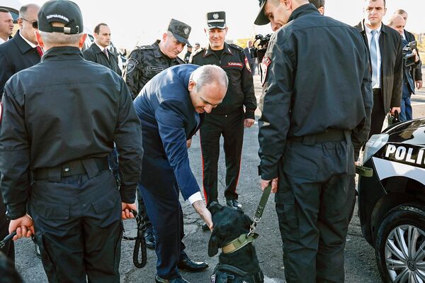 Վարչապետ Նիկոլ Փաշինյանը ներկա է գտնվել Ներքին գործերի նախարարության Ոստիկանության գվարդիայի գործարկման արարողությանը: - Sputnik Արմենիա