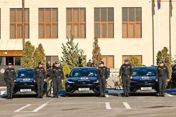 Премьер-министр Никол Пашинян принял участие в церемонии запуска Полицейской гвардии МВД (1 ноября 2025). Еревaн - Sputnik Армения