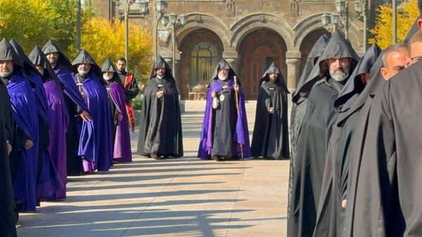 Католикос Всех армян Гарегин Второй прибыл в Кафедральный собор - Sputnik Армения