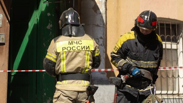 Сотрудники пожарной службы МЧС РФ - Sputnik Армения