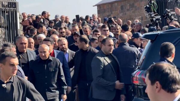 Նիկոլ Փաշինյանը հեռացավ Հովհաննավանքից - Sputnik Արմենիա